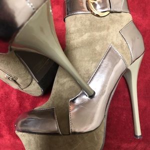 Ladies boots all size 9